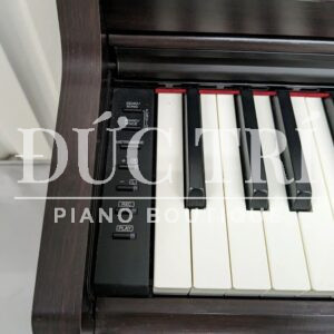 Bảng điều khiển trên Yamaha YDP-164