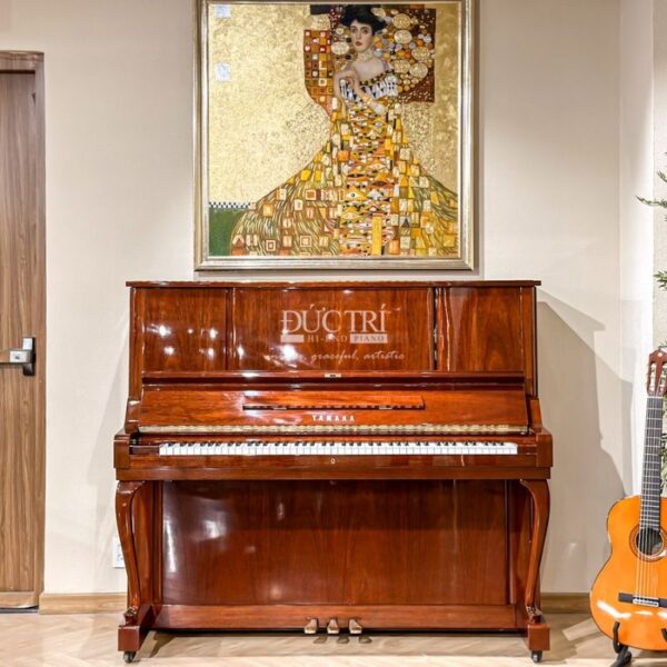 Đàn Piano Yamaha W106B được trưng bày tại Showroom của Piano Đức Trí