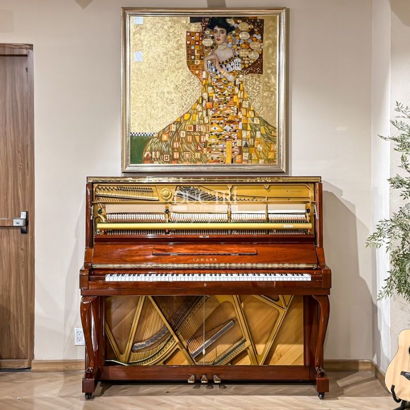 Đàn Piano Yamaha W106B khi mở phần khung đàn ra