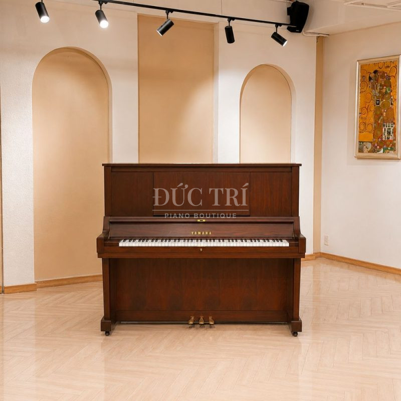 Góc chính diện đàn Yamaha W102BW