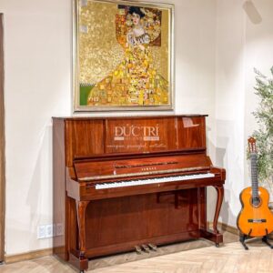 Piano Yamaha W106B được trưng bày tại Showroom của Piano Đức Trí
