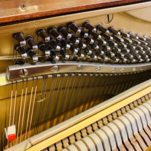 Đàn Piano Yamaha W106 - Chốt pin đàn