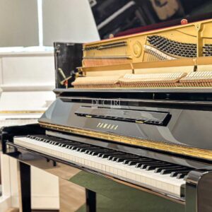 Đàn piano Yamaha SX101Rbl kích thước nhỏ gọn