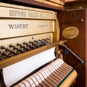 Số seri đàn piano Yamaha W107BT