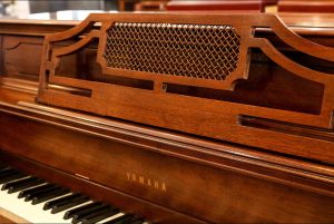 gia-nhac-yamaha-m214-pianoductrimusic