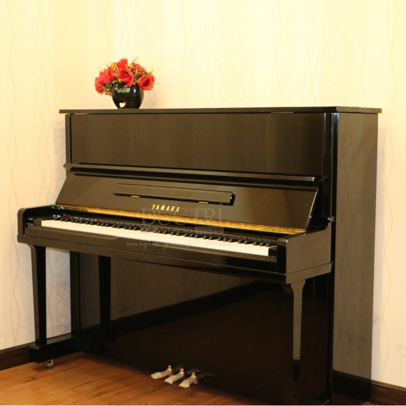 Yamaha U1F được bàn giao và trưng bày tại nhà của khách hàng