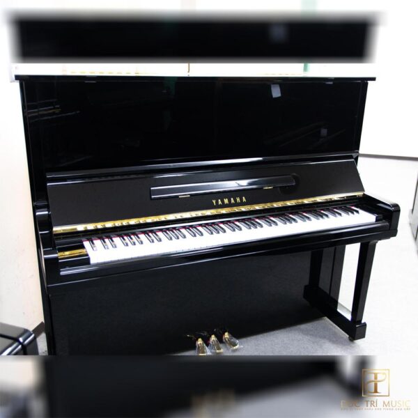 Đàn Piano Yamaha U30BL - Mặt trước đàn