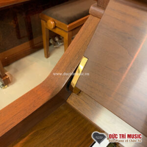 tro-luc-cua-dan-piano-yamaha-yu30wn