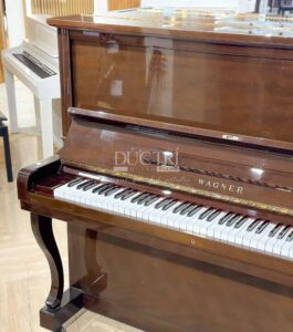 Đàn Piano Wagner W3 thiết kế chân cong