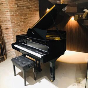 Đàn Piano Yamaha G2E - Cạnh phải phím đàn