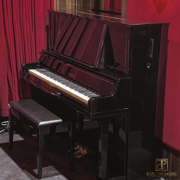 Đàn Piano Yamaha YUS5 - Cạnh phải đàn