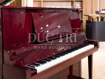 Đàn piano Yamaha W102BS được trưng bày tại Đức Trí Piano Boutique