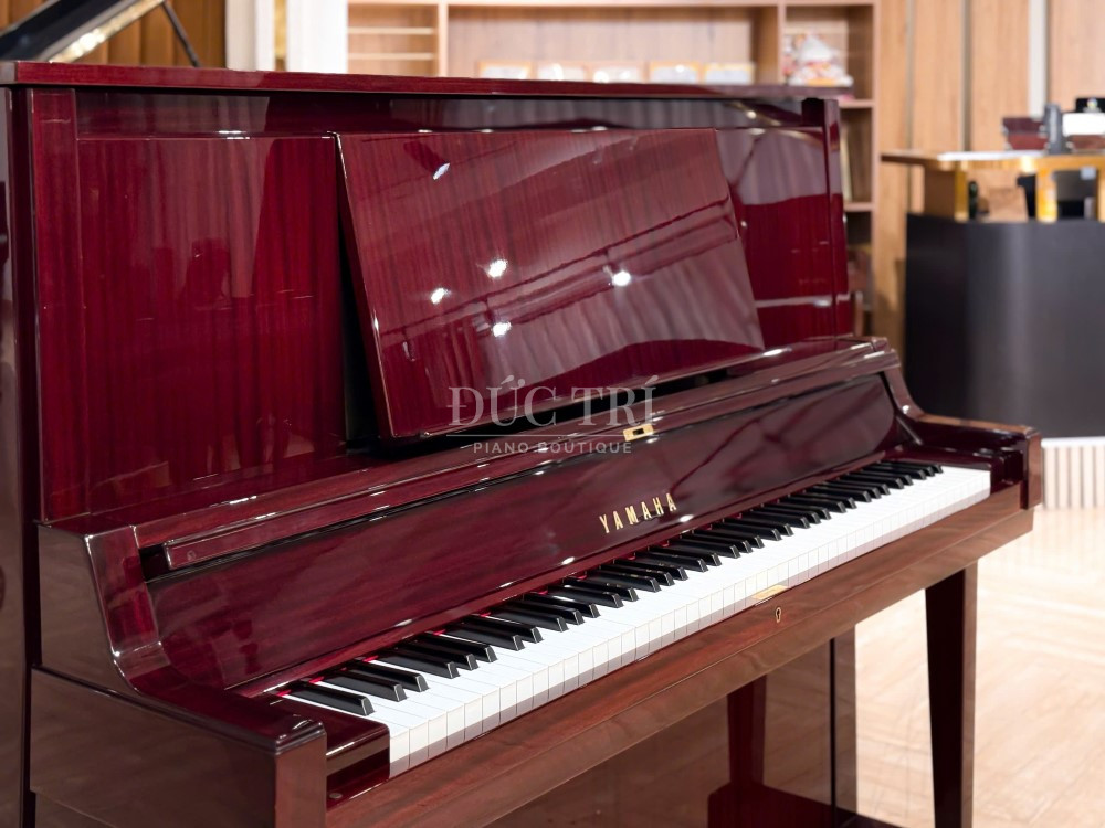 Đàn piano Yamaha W102BS được trưng bày tại Đức Trí Piano Boutique