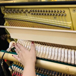 đàn piano yamaha YU30 - 3