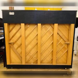 Soundboard đàn Piano Yamaha YU30 bằng gỗ vân sam nguyên tấm