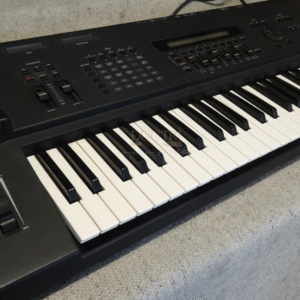 Góc nghiêng Piano Yamaha DGX-670