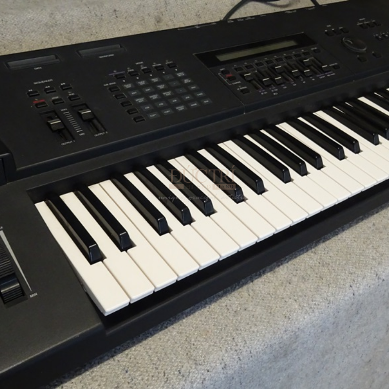 Góc nghiêng Piano Yamaha DGX-670