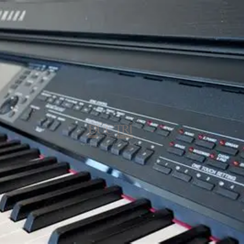 Logo và bàn phím chiếc đàn Yamaha CVP-701