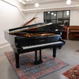 Đàn Piano Kawai KG5C - Nắp đàn với thanh chống nhỏ