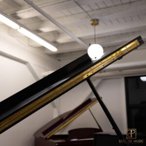 Đàn Piano Kawai KG5C - Nắp đàn với thanh chống cao