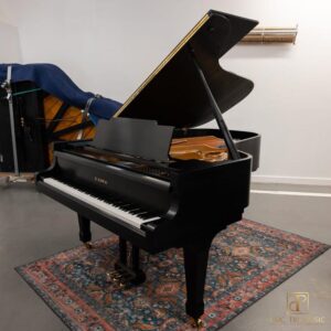 Đàn Piano Kawai KG5C - Cạnh phải đàn