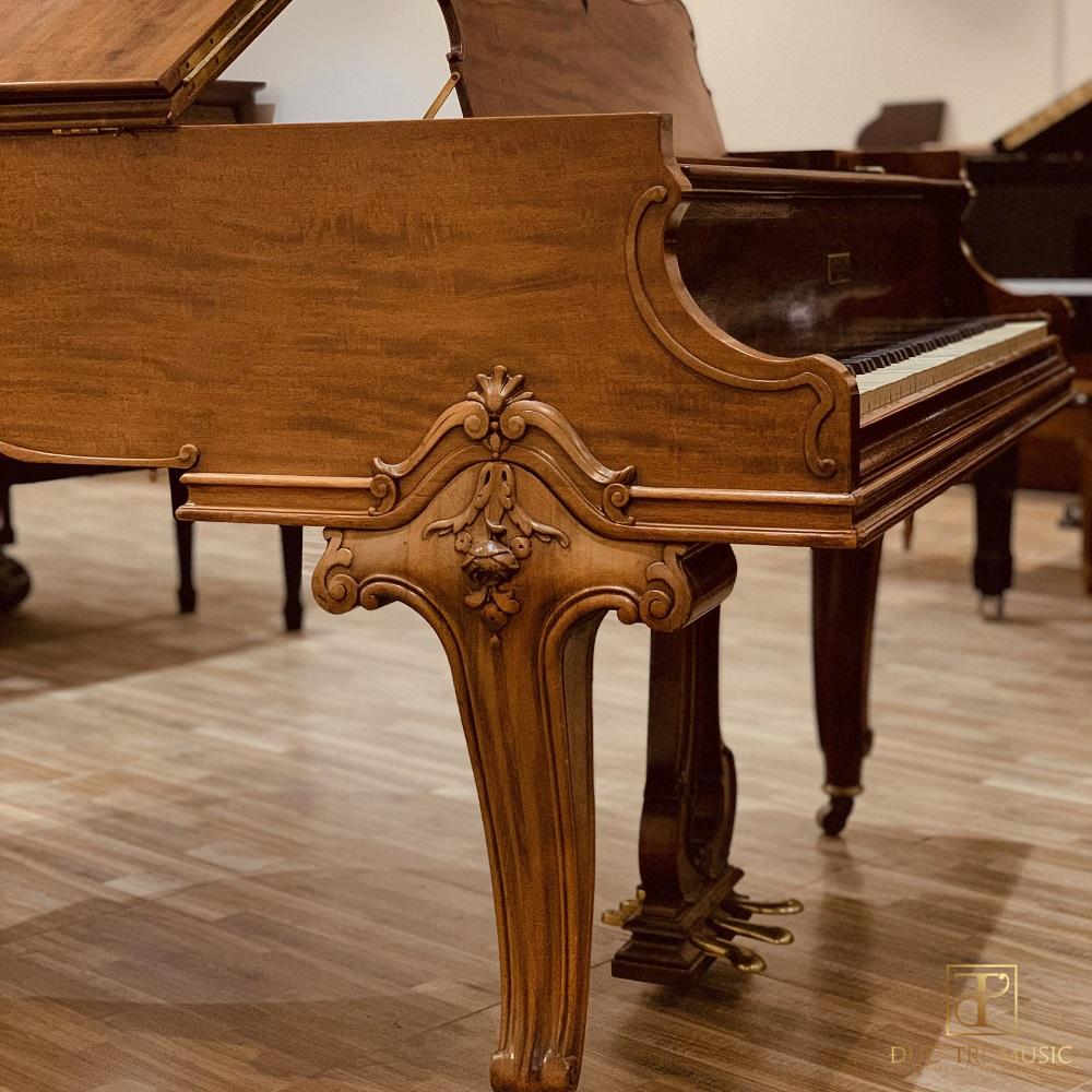 Đàn Piano Wm Knabe & Co Louis XV - Chân trái của đàn