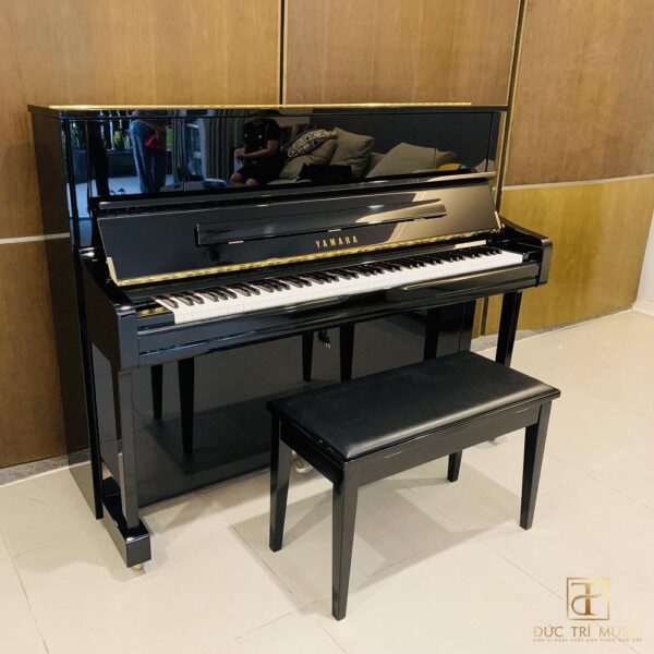 Đàn Piano Yamaha U1JPE - cạnh trái đàn