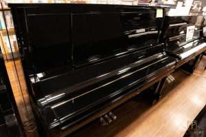 Đàn Yamaha UX50BL - Màu đen bóng của đàn