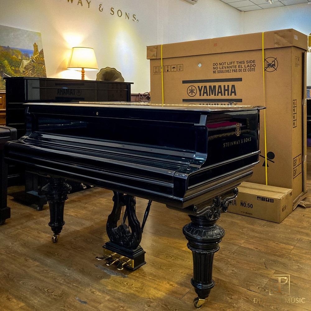Đàn piano Steinway & Sons O 180 - Lớp sơn đen bóng