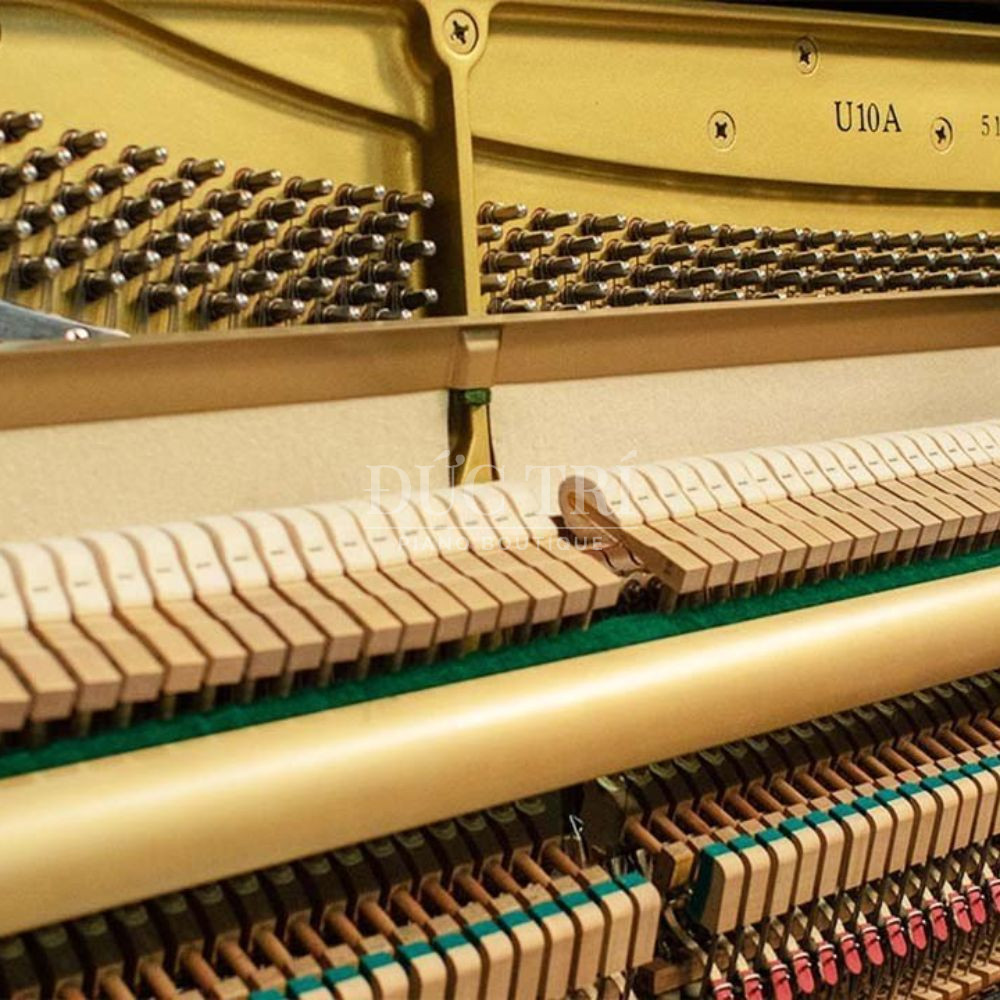 Ben trong dan Yamaha U10A Yamaha U10A Bên trong đàn Yamaha U10A