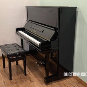 Góc cạnh đàn Yamaha U1A
