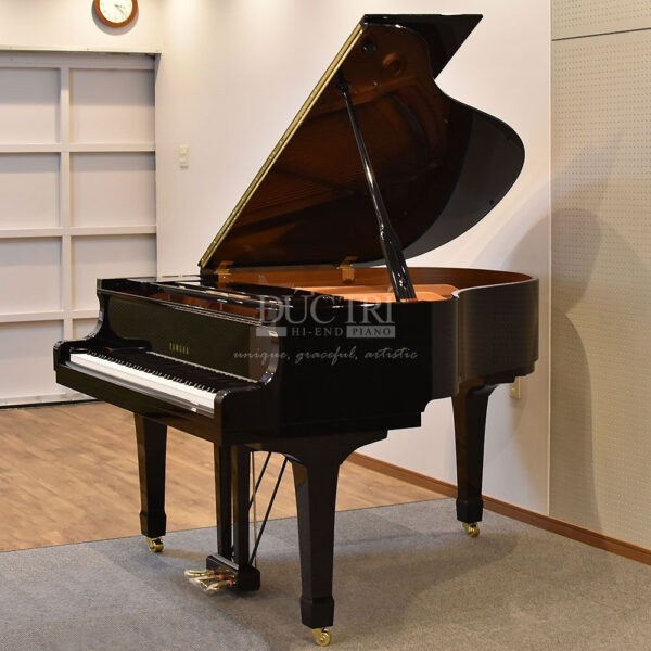 Grand Piano Yamaha C1L