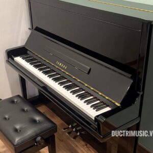 Hình ảnh cận cảnh chiếc đàn piano Yamaha U1A