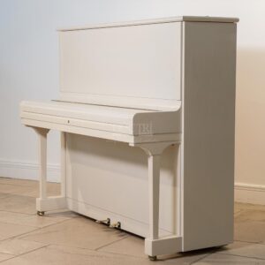 Stienway K132 màu trắng