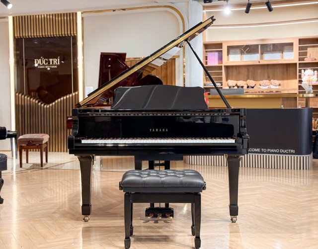 Yamaha C1L màu đen tại Piano Đức Trí
