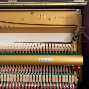 Soundboard Yamaha G2 làm từ gỗ vân sam nguyên tấm