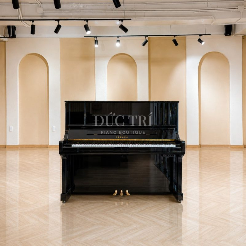 Góc chính diện đàn Yamaha YU33