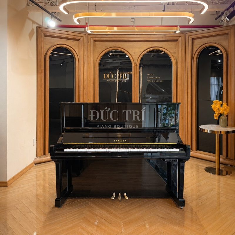 Mặt trước đàn Yamaha YU33