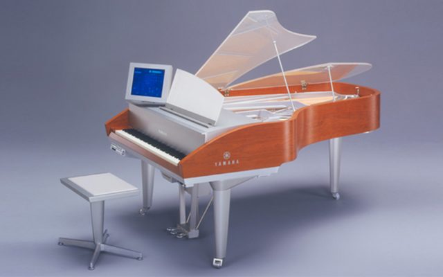 Disklavier Pro 2000 được lắp đặt lần đầu trên chiếc Grand Yamaha có thiết kế hiện đại, với tên gọi NEO