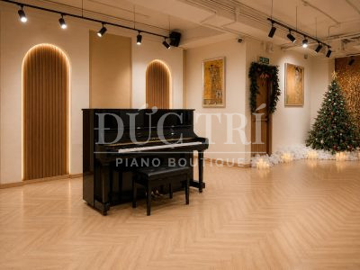 hÌNH Yamaha YU33 tại showroom Đức Trí Piano Boutique