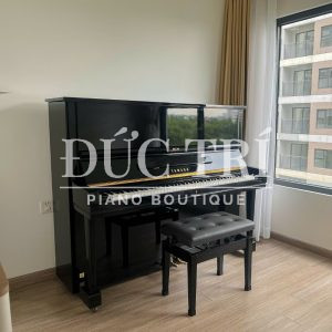 Chân đàn trên đàn Yamaha U3E