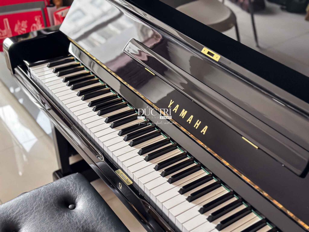 Dan Piano Yamaha UX30A 08 so sánh Yamaha UX3 và Yamaha UX5 Bàn phím Yamaha U3E dễ sử dụng, phím nhạy và linh hoạt