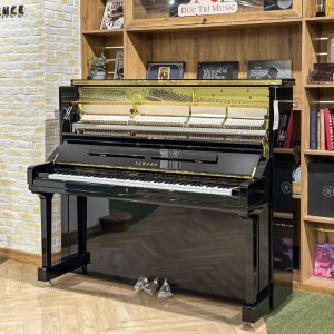 Hệ thống 3 pedal trên đàn Yamaha U3PE