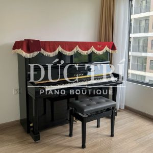 Mặt trước đàn Yamaha U3E