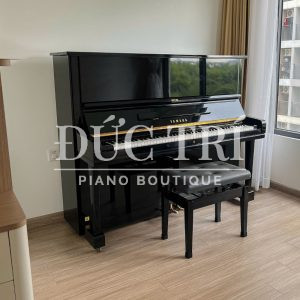 Màu đen trên đàn Yamaha U3E