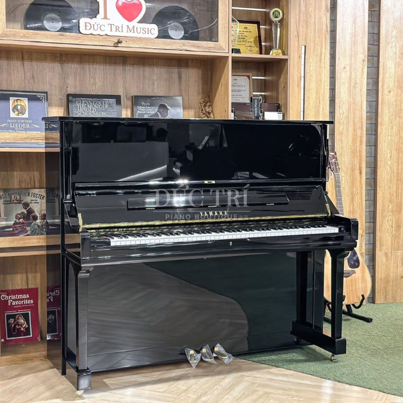 Màu đen trên đàn Yamaha U3PE