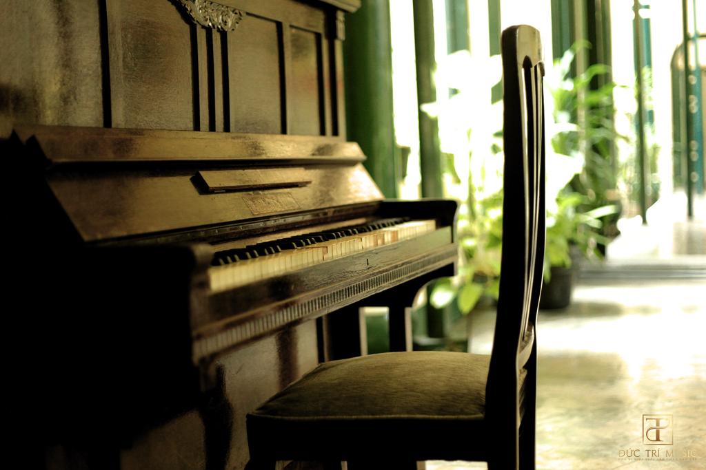 đàn piano cũ
