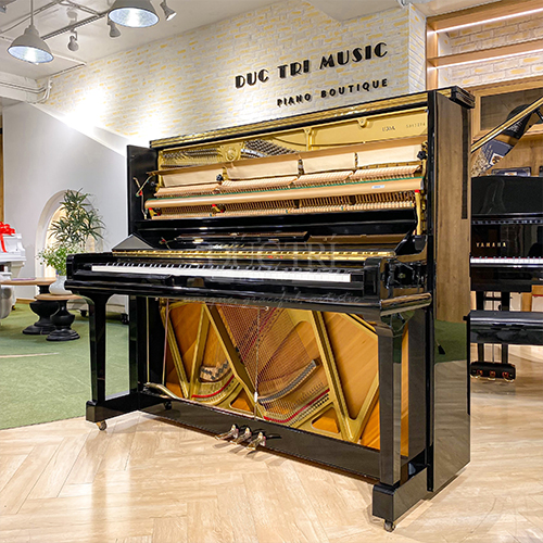 Yamaha U30A 19 Soundboard đàn Yamaha U30A làm từ gỗ vân sam