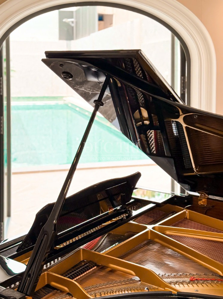 Ben trong dan piano Yamaha C3B Yamaha C3B Bên trong đàn piano Yamaha C3B