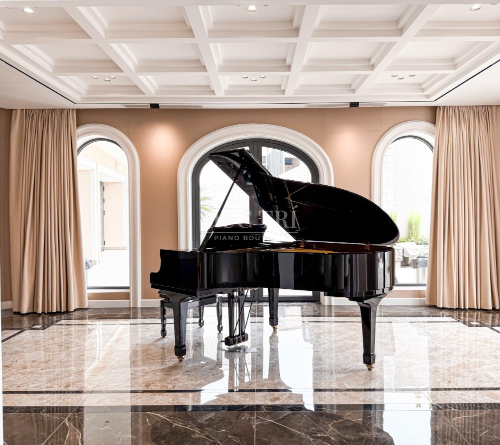 Mau den bong tren dan Yamaha C3B Yamaha C3B Màu đen bóng trên đàn Yamaha C3B